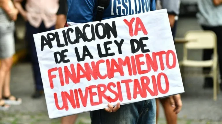 cartel de ley de financiamiento